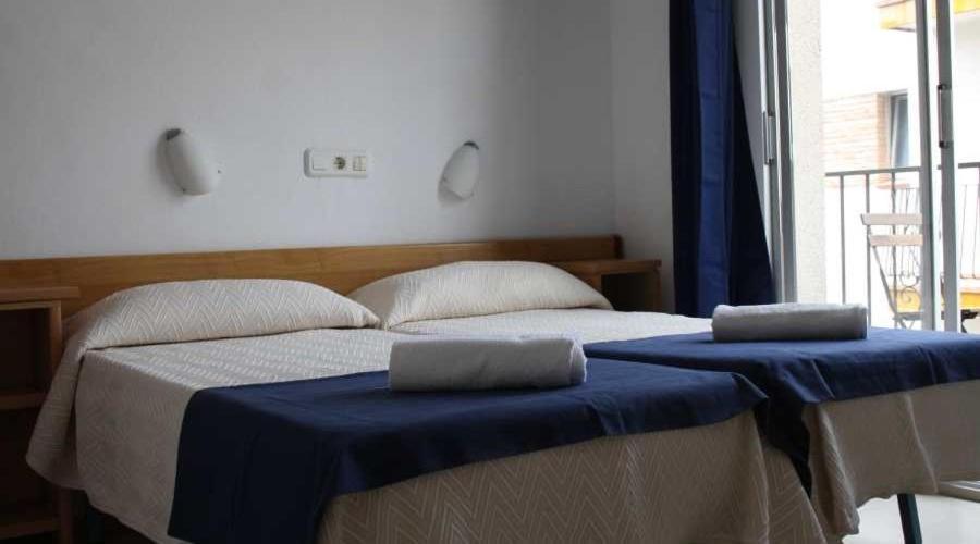 Residencia Sant Jordi Llanca Hostel Bagian luar foto
