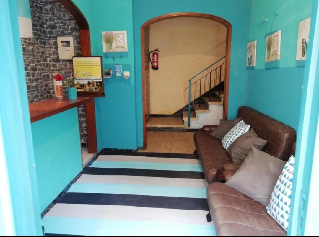 Residencia Sant Jordi Llanca Hostel Bagian luar foto